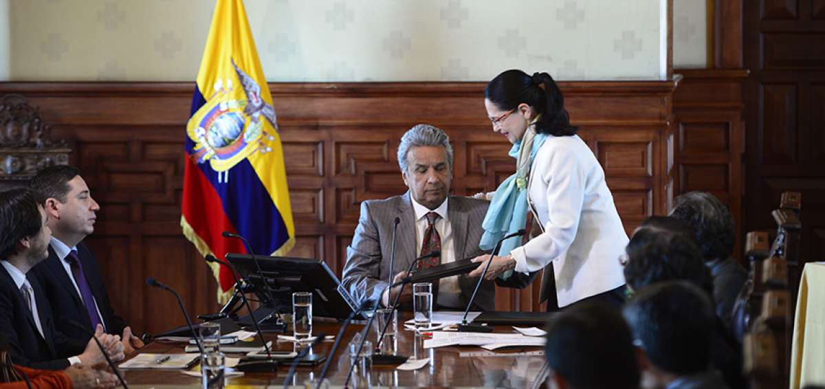 La Ministra de Industrias entreg&oacute; las propuestas econ&oacute;micas al Presidente, divididas en cinco ejes tem&aacute;ticos.
