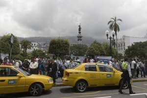 Los conductores de taxis se&ntilde;alan que las tarifas que cobran no les alcanzan para sus gastos personales y mantenimiento del veh&iacute;culo. Foto: Archivo / EL TEL&Eacute;GRAFO