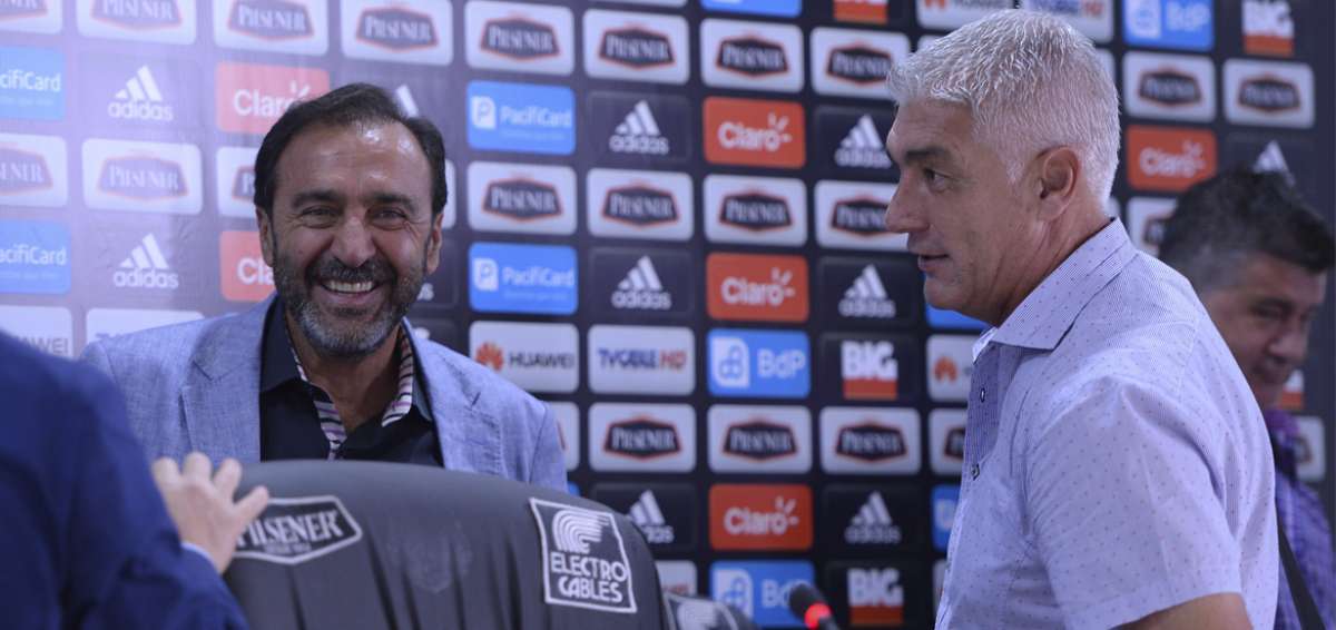 Omar De Felippe es el nuevo director t&eacute;cnico de V&eacute;lez Sarsfield