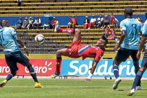 El delantero quite&ntilde;o Miguel &Aacute;lvarez (centro) apareci&oacute; en el segundo tiempo para marcar 2 goles. Foto: John Guevara / El Tel&eacute;grafo