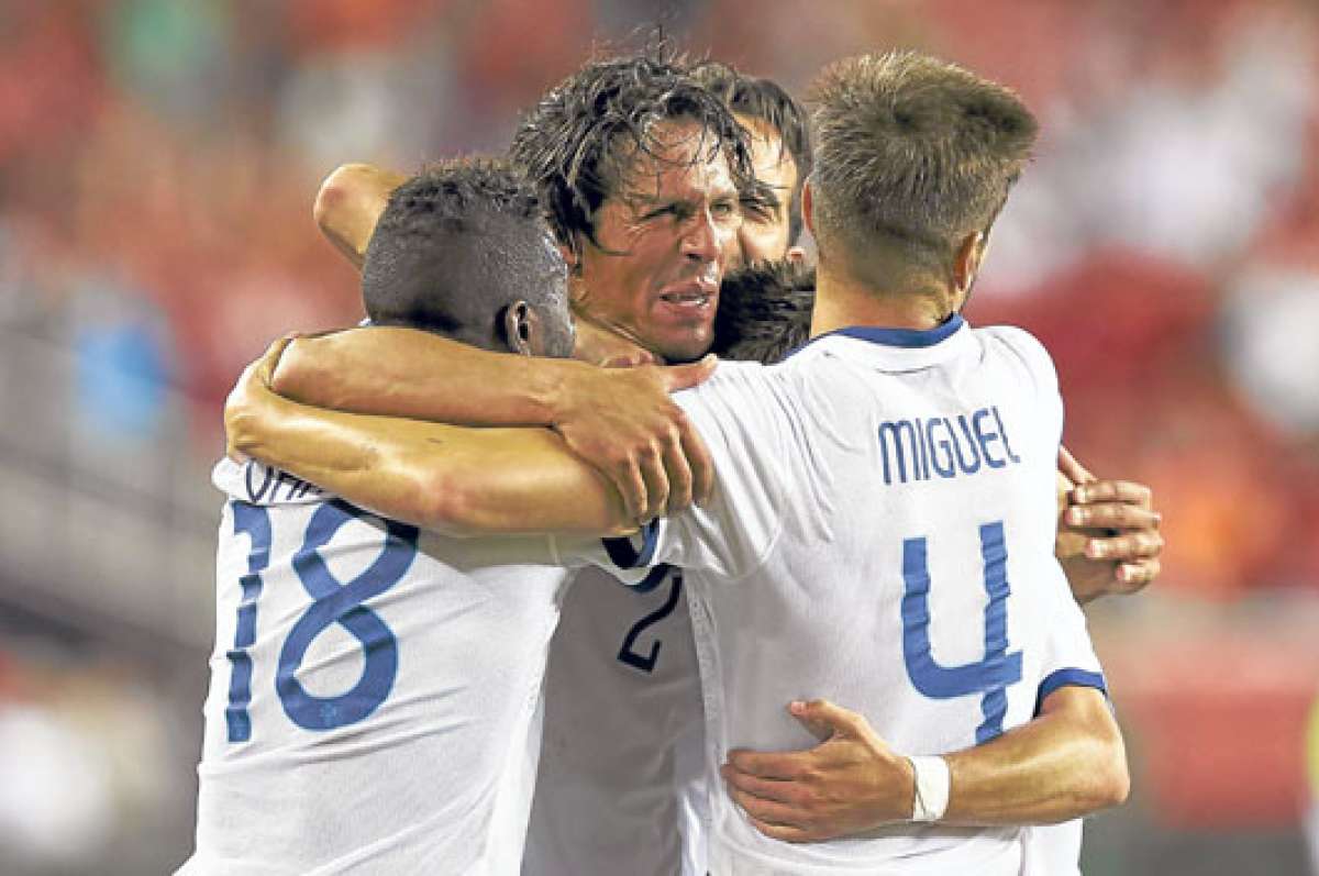Bruno Alves le da el triunfo a Portugal sobre M&eacute;xico