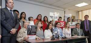 La asamble&iacute;sta de CREO, Jeannine Cruz, durante la rueda de prensa.