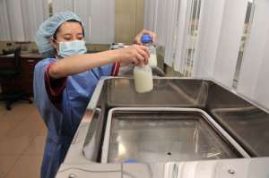 La meta de las autoridades es que el 64% de madres den de lactar a sus hijos de manera exclusiva. Un paso para lograrlo son los 8 bancos de leche en el pa&iacute;s. Foto: Jos&eacute; Luis LLivisaca / El Tel&eacute;grafo
