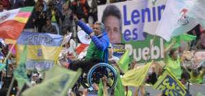El candidato Len&iacute;n Moreno tuvo un encuentro masivo con ciudadanos en Ambato, la noche del mi&eacute;rcoles.