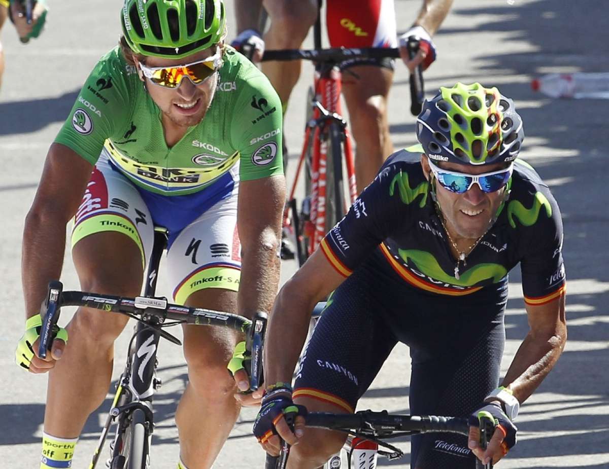 Valverde demostr&oacute; su experiencia al permitir en los &uacute;ltimos metros un ataque del irland&eacute;s Nicolas Roche. Foto: AFP