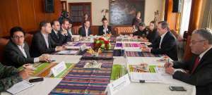 Autoridades del Ministerio de Relaciones de Exteriores y el Municipio de Quito afinan los detalles para la visita del papa Francisco. Foto: Canciller&iacute;a del Ecuador