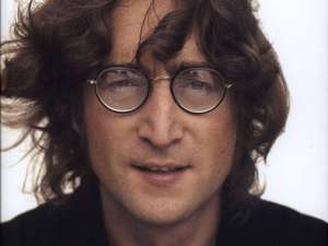 Subastar&aacute;n lentes de John Lennon 