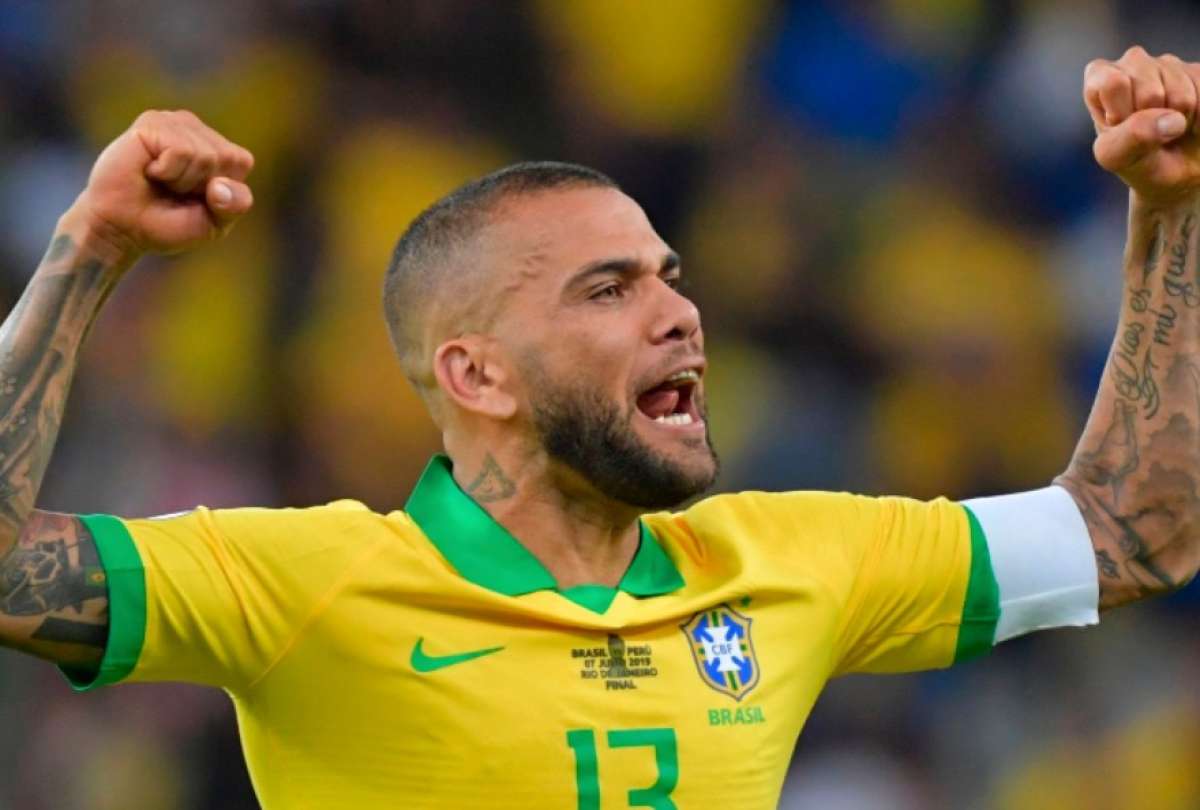 Brasil no podr&aacute; contar con Dani Alves para el partido con Ecuador por eliminatorias sudamericanas
