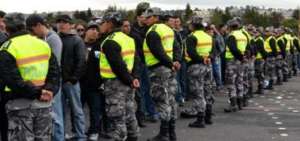 Cuatro polic&iacute;as en prisi&oacute;n por integrar banda de robacasas