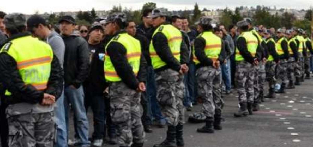 Cuatro polic&iacute;as en prisi&oacute;n por integrar banda de robacasas