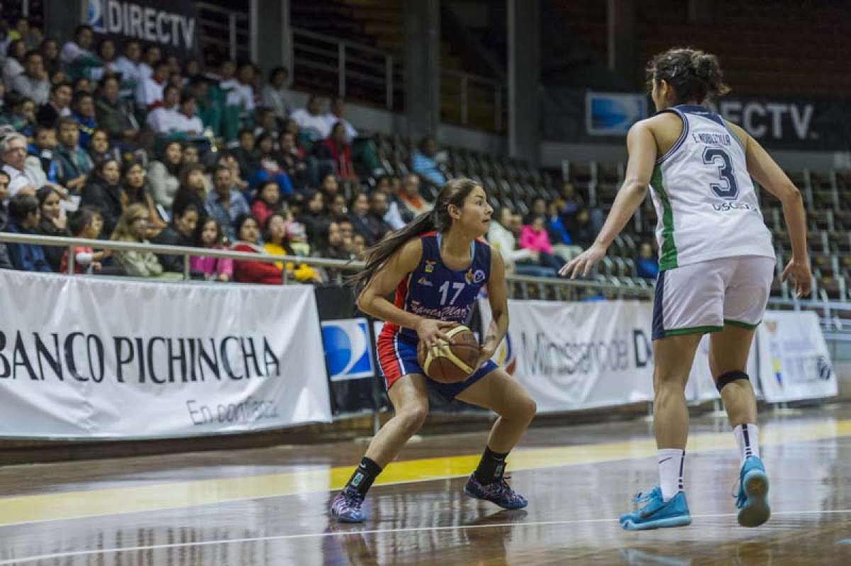 Universidad Tecnol&oacute;gica Equinoccial se enfrent&oacute; a Santa Mar&iacute;a. Foto: John Guevara / El Tel&eacute;grafo.