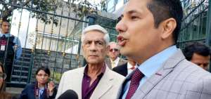 El asamble&iacute;sta Fernando Callejas (i) integrante de la Comisi&oacute;n legislativa que investiga la conducta de la asamble&iacute;sta Sof&iacute;a Esp&iacute;n.