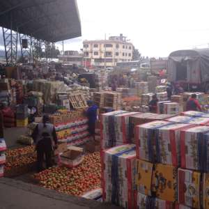 Los mercados en la capital de Tungurahua abrieron sus puertos en los horarios normales. Foto: Jos&eacute; Miguel Castillo/El Tel&eacute;grafo