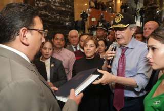 La propuesta de reforma fue entregada por el presidente Guillermo Lasso al titular de la Asamblea Nacional, Virgilio Saquicela.