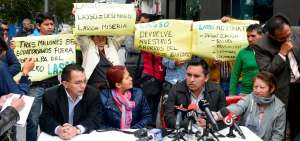 V&iacute;ctimas del feriado bancario protestaron en Quito