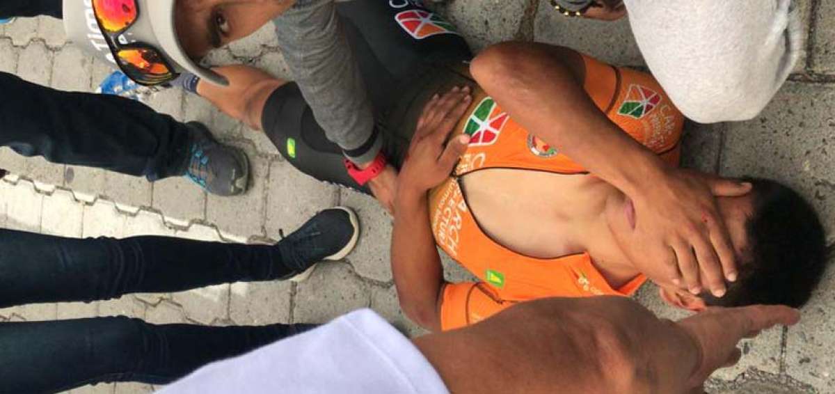 Fractura de clav&iacute;cula deja fuera de la Vuelta a Ecuador a Jonathan Caicedo
