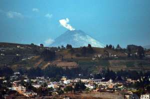 Ministerio advierte 3 escenarios por el volc&aacute;n