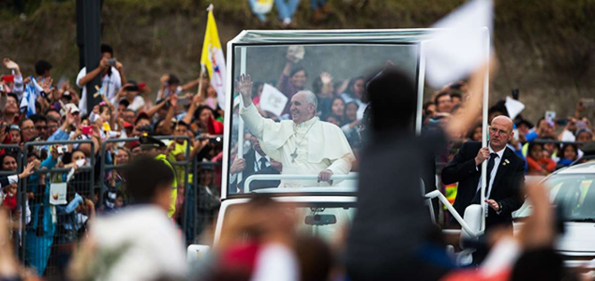 El Pont&iacute;fice recorri&oacute; en papam&oacute;vil y salud&oacute; a los fieles. Foto: John Guevara / El Tel&eacute;grafo 