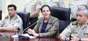 La ministra del Interior, Mar&iacute;a Paula Romo, anunci&oacute; que en el transcurso de este a&ntilde;o se dotar&aacute; a la Fuerza P&uacute;blica de armamento no letal.