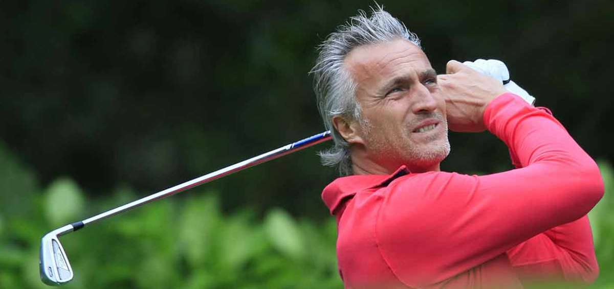 Exfutbolista franc&eacute;s David Ginola mejora tras someterse a cu&aacute;druple bypass