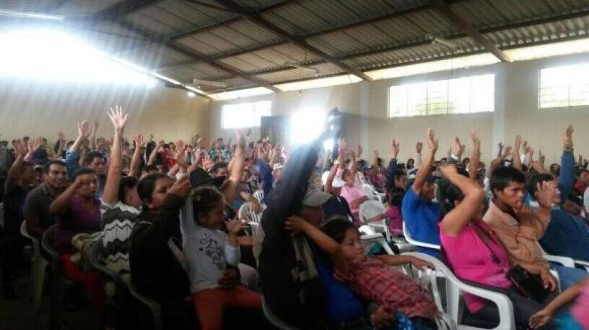 Los habitantes se reunieron el s&aacute;bado en una asamblea que fue convocada por el Gobierno Aut&oacute;nomo Descentralizado de la Parroquia Garc&iacute;a Moreno. Foto: Cortes&iacute;a Enami EP