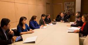 La delegaci&oacute;n ecuatoriana mantuvo reuniones con el alcalde de esa localidad italiana, Marco Doria. Foto: Canciller&iacute;a 