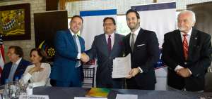 Jos&eacute; Carri&oacute;n, CEO Be Hoteles; Enrique Ponce de Le&oacute;n, Ministro de Turismo; Jos&eacute; Luis Carri&oacute;n, gerente de Be Hoteles y Gino Luzy, C&aacute;mara de Turismo.