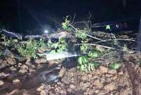 Las fuertes lluvias ocasionaron un deslizamiento de tierra en la localidad de Granada, en Esmeraldas. Hubo afectaciones.