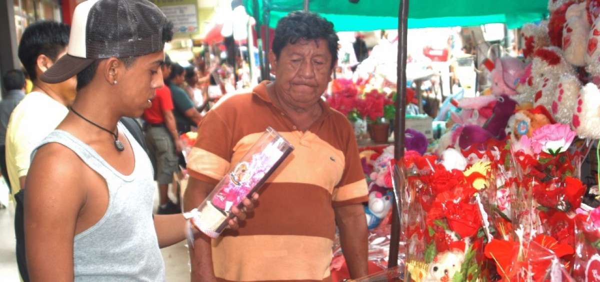 Las ventas se duplicaron en algunos art&iacute;culos. Las flores, los peluches, los chocolates, las tortas fueron las m&aacute;s requeridas este domingo.