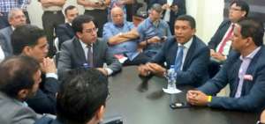 Directivos de Emelec y Barcelona, en la reuni&oacute;n de seguridad por el cl&aacute;sico del astillero.
