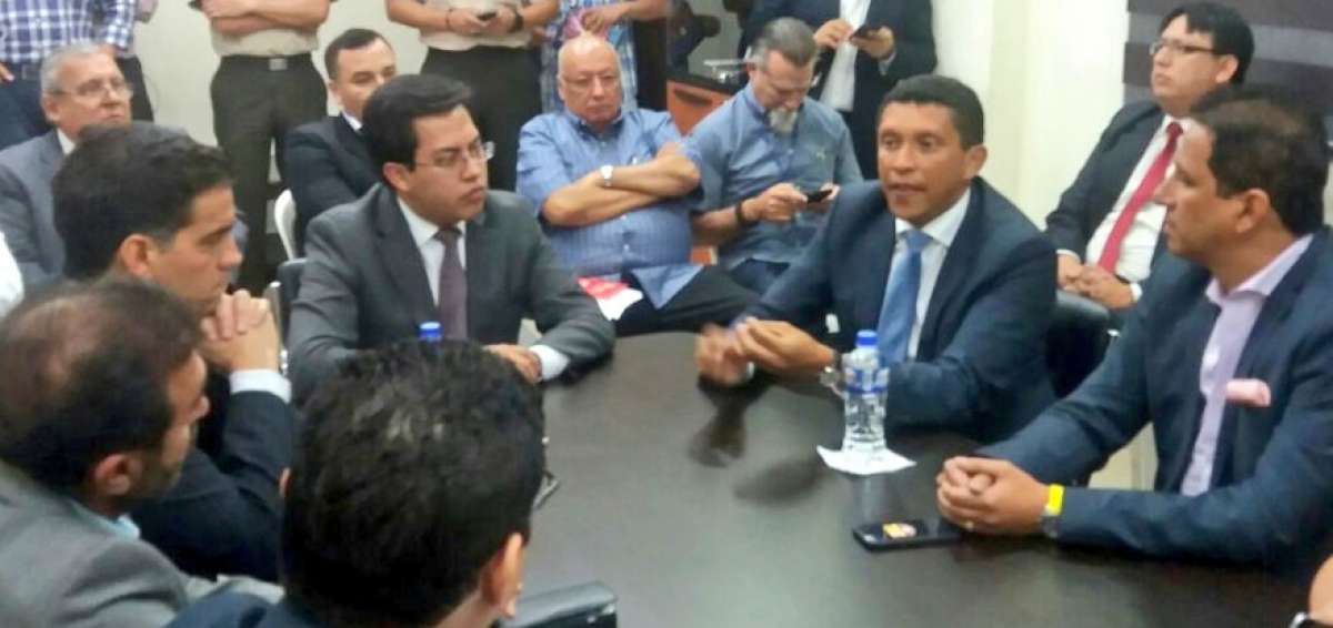 Directivos de Emelec y Barcelona, en la reuni&oacute;n de seguridad por el cl&aacute;sico del astillero.