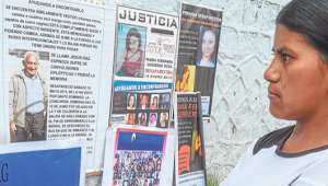 Miembros de Desendor se reunieron en el exterior de la Asamblea Nacional para entregar su petici&oacute;n. Foto: &Aacute;lvaro P&eacute;rez/El Tel&eacute;grafo
