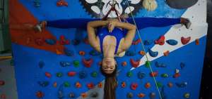 El climbing yoga rompe moldes entre los deportistas