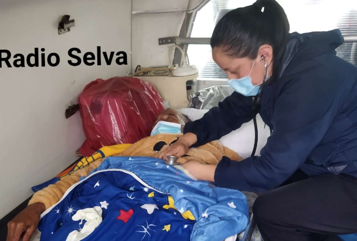 Momento en el que uno de los rescatados era monitoreado en su salud