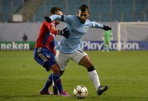 Sergio Ag&uuml;ero anot&oacute; el primer tanto del Manchester City y fue el asistidor para el segundo. Foto: AFP