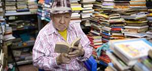 Los "due&ntilde;os" de los libros de "segundo ojo" en Guayaquil
