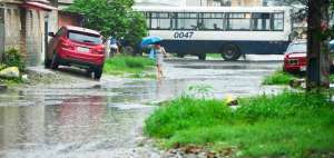 En las cooperativas ubicadas en el Guasmo sur se registr&oacute; el desbordamiento de canales que provocaron afectaciones a viviendas y calles sin pavimentar.