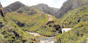 Los r&iacute;os y las monta&ntilde;as son un atractivo para los que visitan este sector de la provincia del Azuay. Foto: Cortes&iacute;a.