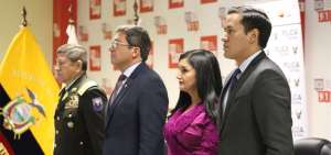 El ministro del Interior, C&eacute;sar Navas (i); la titular de Justicia, Rosana Alvarado; y Andr&eacute;s Sandoval, director del ECU-911, informaron su gesti&oacute;n de 2017.