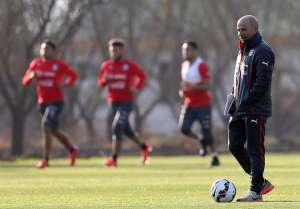 Chile, con Bravo pero a&uacute;n sin Vidal se apresta para el debut en Copa Am&eacute;rica