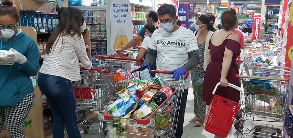 El supermercado El Coral, en la avenida Carlos Julio Arosemena, norte de Guayaquil, recibi&oacute; una alta cantidad de p&uacute;blico la ma&ntilde;ana de ayer.