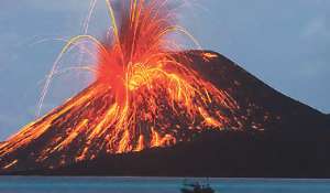 En el sitio de la erupci&oacute;n del Krakatoa, de 1883, por efecto de la actividad volc&aacute;nica fueron surgiendo nuevas islas que siguen creciendo hasta hoy. Foto: Cortes&iacute;a Wikipedia
