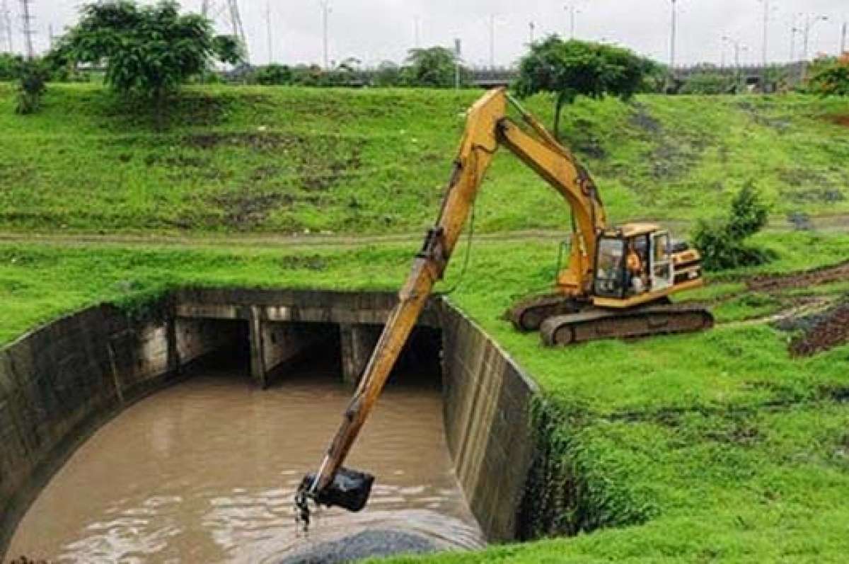 Plan de limpieza de canales se desarrolla en diversos sectores