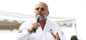 Carlos Pareja Yannuzzelli, ministro de Hidrocarburos