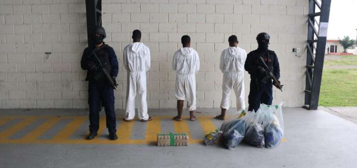 Los aprehendidos y la droga fueron entregados por la Marina de Estados Unidos a las autoridades ecuatorianas, para su respectiva judicializaci&oacute;n.