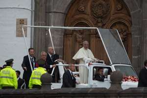 Instantes en el que el Papa lleg&oacute; a la iglesia de San Francisco donde se cumpli&oacute; encuentro con la sociedad civil. Foto: Jhon Guevara/ EL TEL&Eacute;GRAFO.