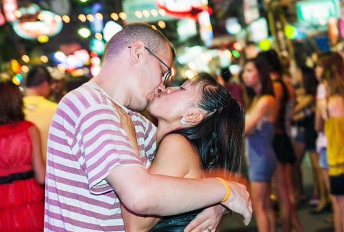 Los &lsquo;passport boys&rsquo; son hombres que viajan a Asia, Am&eacute;rica Latina o &Aacute;frica para buscar esposas &ldquo;tradicionales&rdquo;. 
