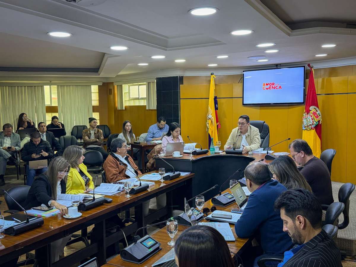El alcalde de Cuenca denunció una red de corrupción. Una mujer, en calidad de funcionaria de la institución, alteró los catastros de más de 40 predios.