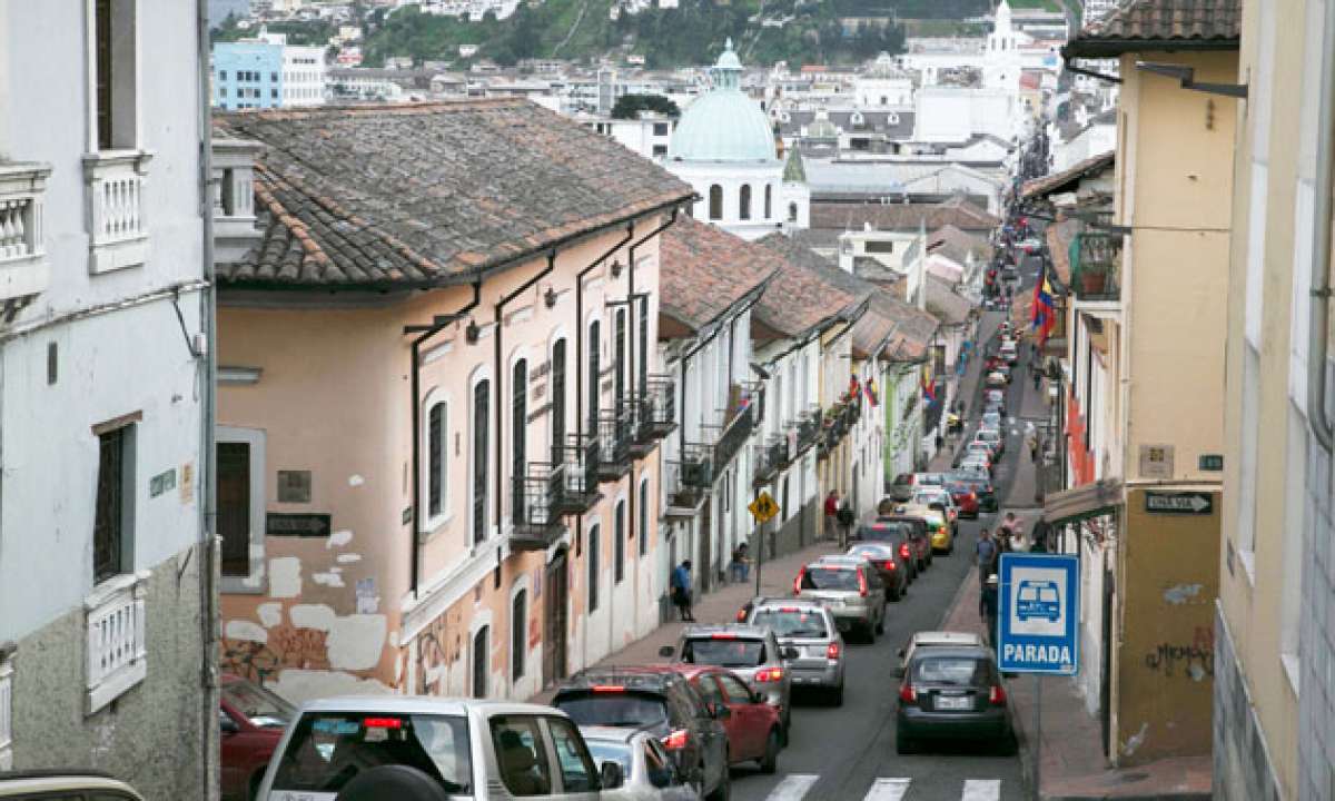Gran congesti&oacute;n se registr&oacute; el s&aacute;bado en el Centro Hist&oacute;rico por la Noche de Patios y Plazas. Foto: Mario Egas / El Tel&eacute;grafo