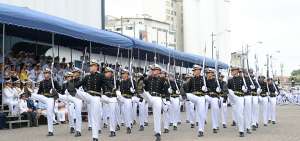 Estudiantes de colegios militares de Guayaquil participaron de un desfile desarrollado al pie de la Primera Zona Naval, ubicada en Eloy Alfaro y Ca&ntilde;ar. 